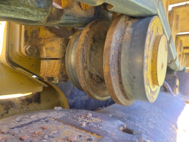 2014-caterpillar-953d-image-79