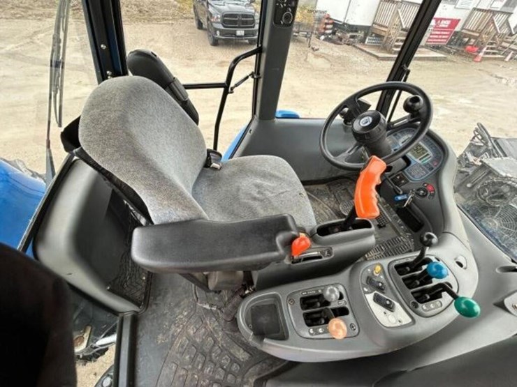 new-holland-tv6070-image-11