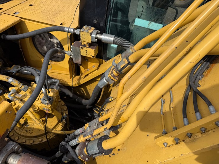 caterpillar-330d-image-72