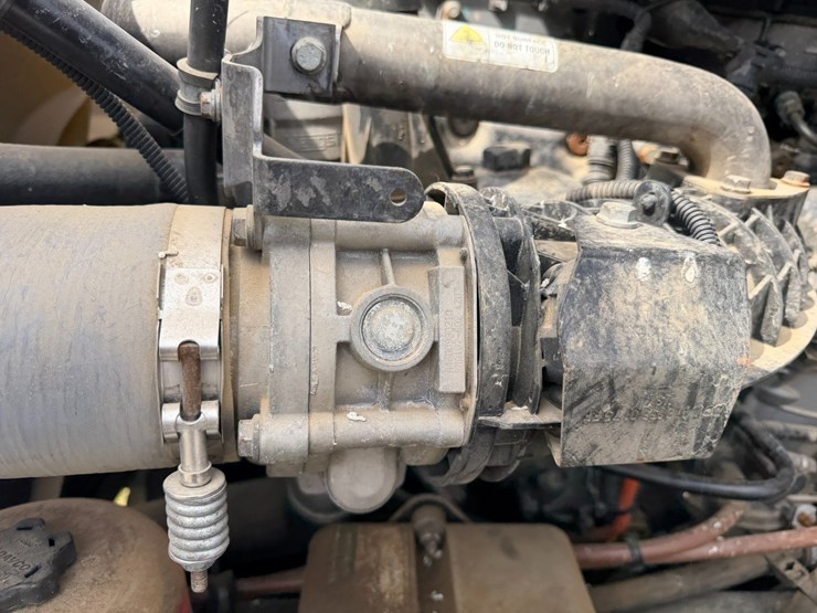 #45283-•-2016-freightliner-cascadia-daycab-truck-tractor-vin:-3akjgedv9gsgy4090-image-47