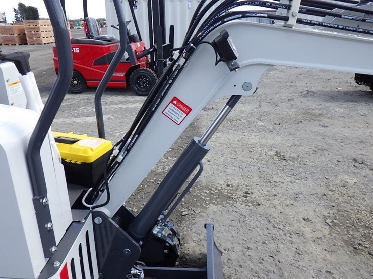 2026-bttl-et15h-6-hydraulic-excavator-image-11