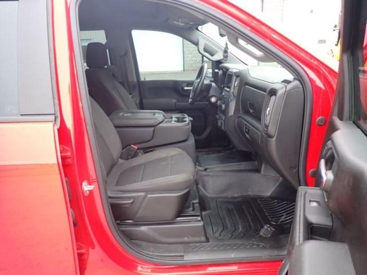 2022-chevrolet-2500hd-image-38