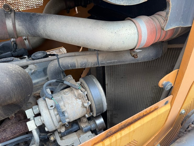 2016-case-1650m-image-37