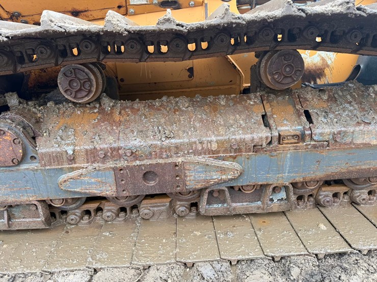 2016-case-1650m-image-72