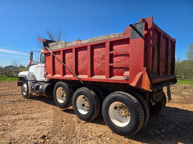 1994-mack-rd690s-image-11