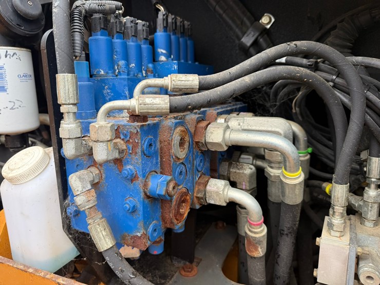 2016-case-1650m-image-53