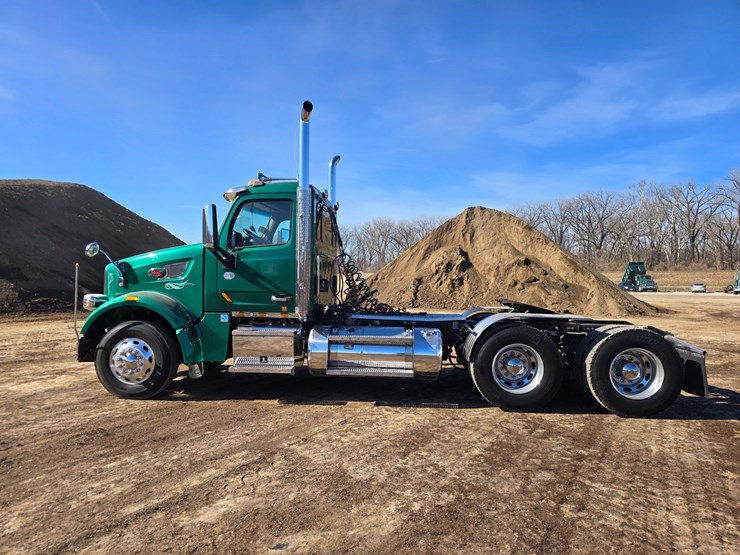 2019-peterbilt-567-image-8