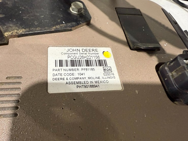 #45247-•-john-deere-pf81885-display-image-6