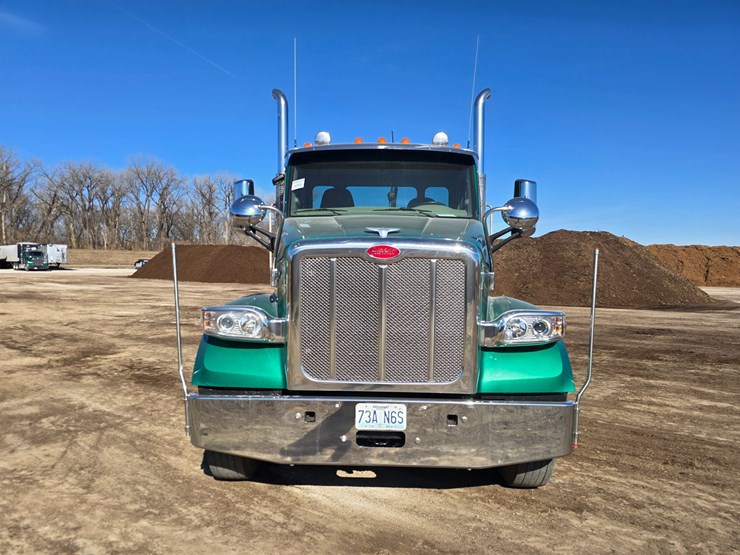 2019-peterbilt-567-image-26