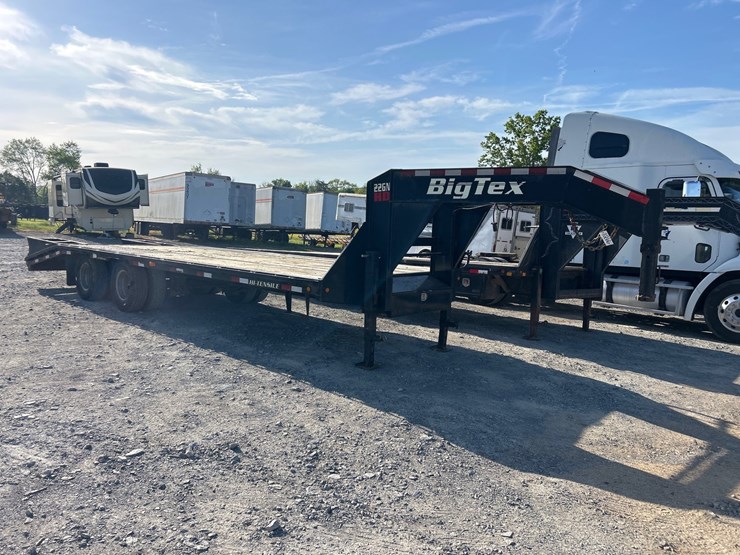 2016-big-tex-25'-gooseneck-image-1