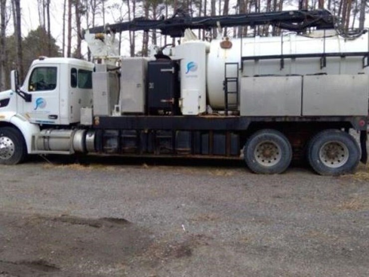 2014-peterbilt-567-image-4