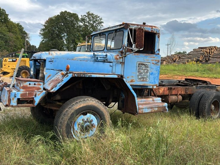 1969-caterpillar-3208-image-3