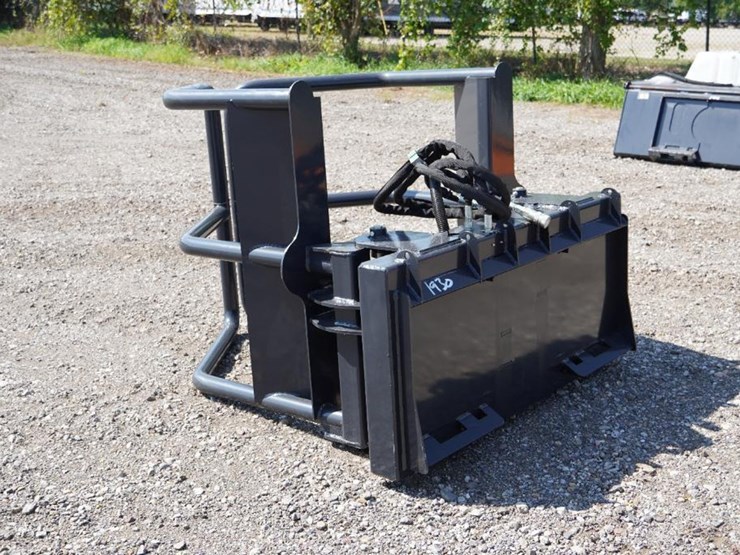 #1406-•-unused-wolverine-skid-steer-bale-squeeze-hydraulic-adjustable-attachment-image-3