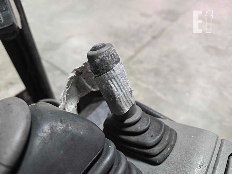 2021-caterpillar-301.8-image-18