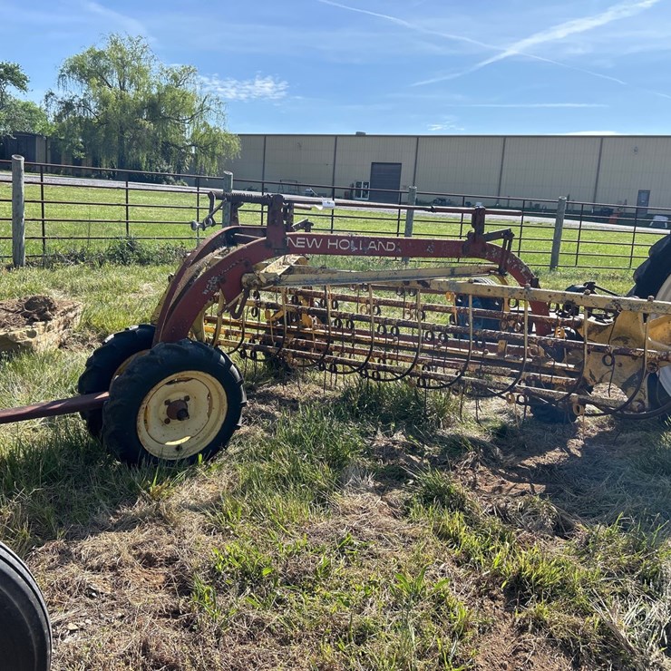 NEW HOLLAND 256
