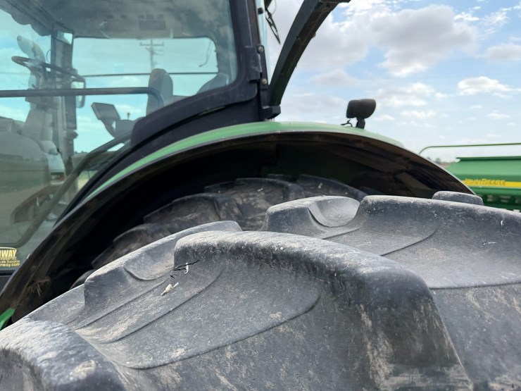 2012-john-deere-8285r-image-6