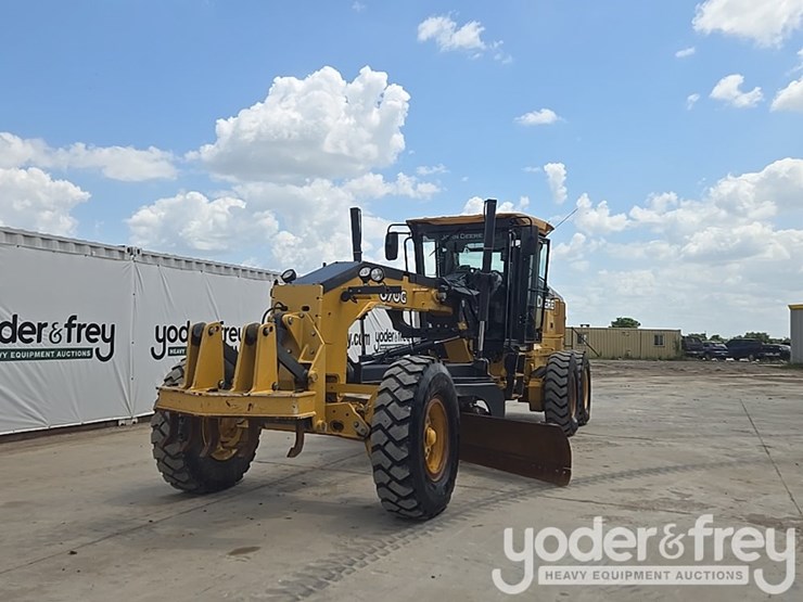 2019-deere-670g-image-1