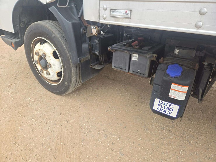 2019-hino-195-image-6