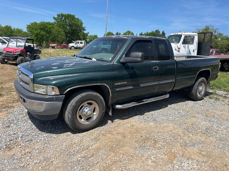 2000-dodge-ram-2500-image-1