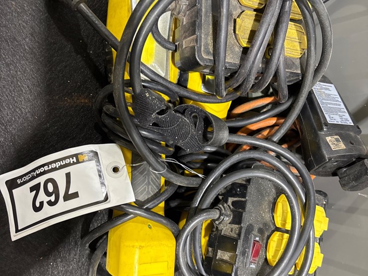 #762-•-group-of-lights-and-electrical-outlets-image-2