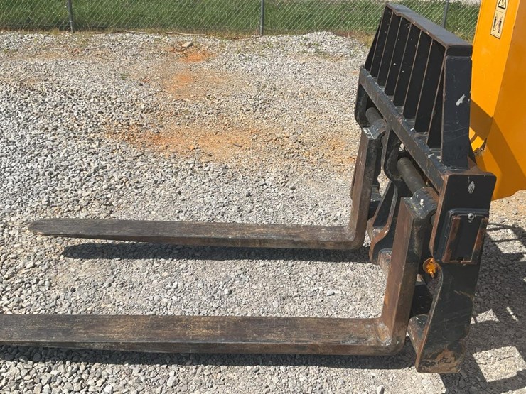 2022-jcb-510-56-image-26