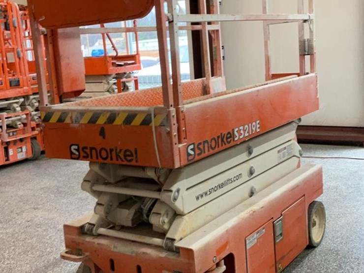 #411-•-2019-snorkel-19'-scissor-lift-image-4