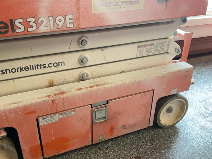 #428-•-2021-snorkel-19'-scissor-lift-image-24