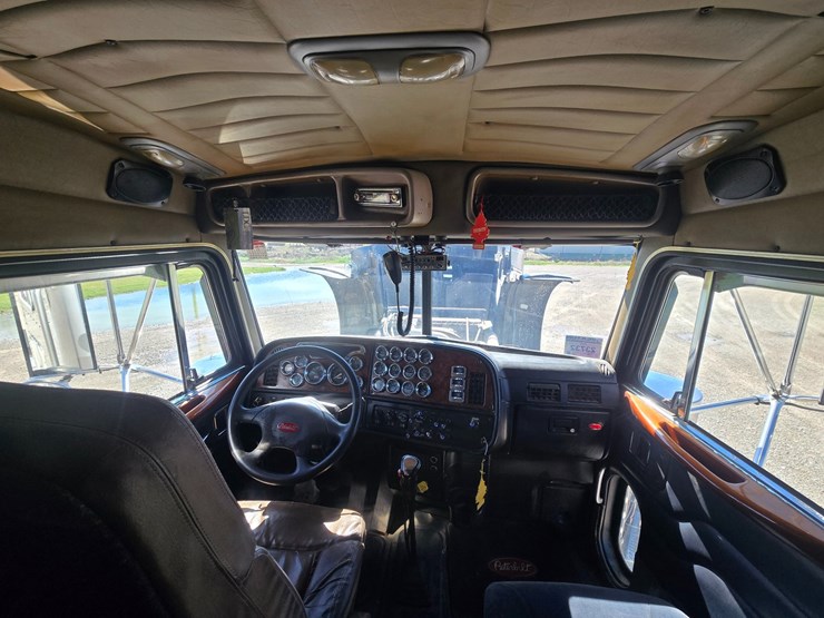 2005-peterbilt-379-image-79