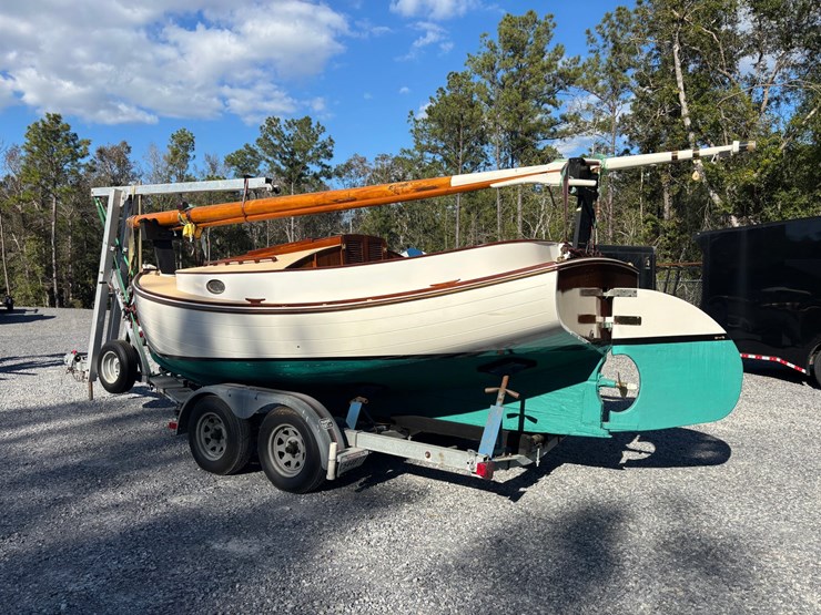 #9545-•-grimmalkin-–-18'-fenwick-williams-classic-wooden-catboat-w/-trailer-image-10