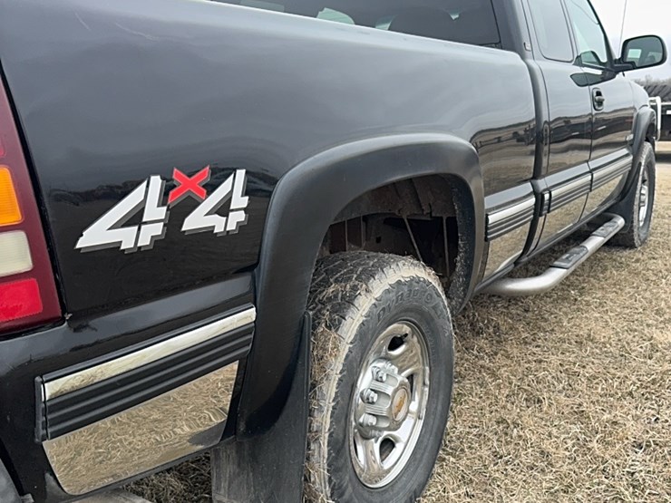 2001-chevrolet-2500-image-9