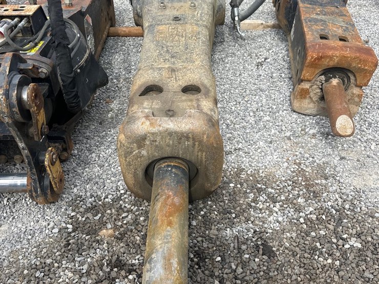 caterpillar-336-image-1