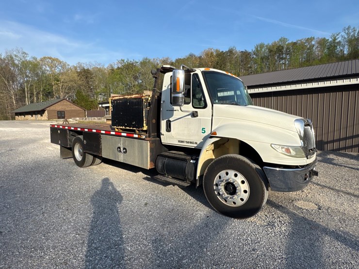 2005-international-durastar-4400-image-2