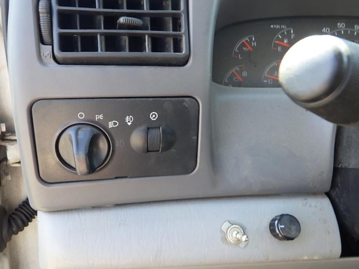 2001-ford-f350-image-32