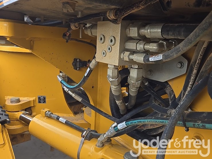 2019-deere-670g-image-45