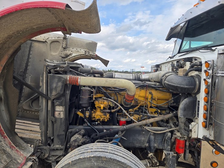 2000-peterbilt-379-image-30