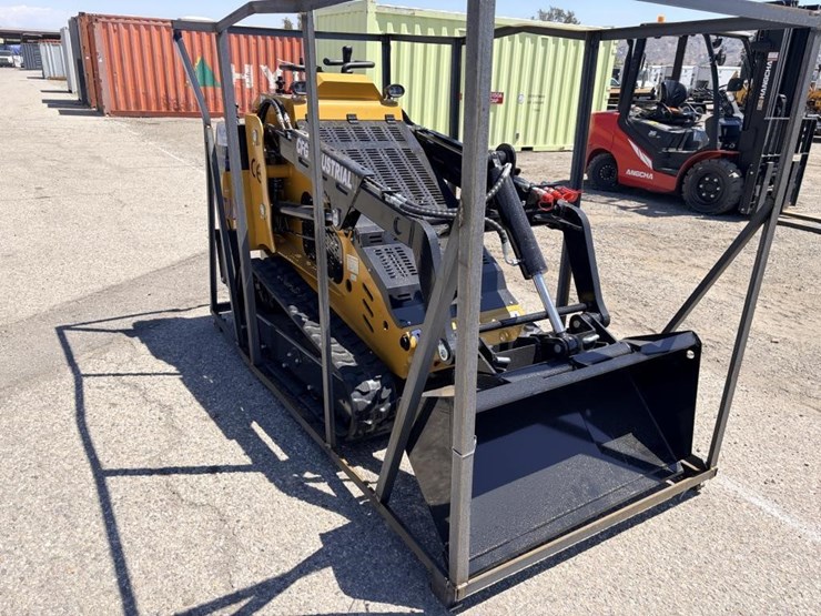 2026-agt-kkta27-skid-steer-loader-image-2