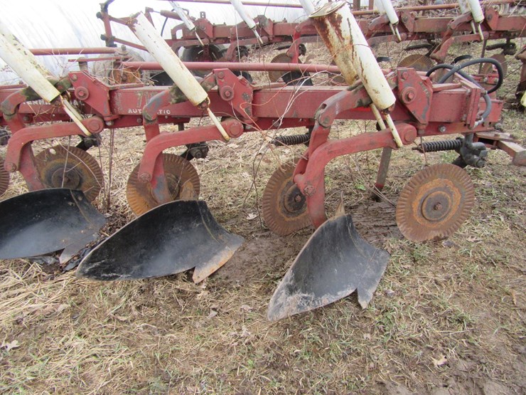 international-710-image-8