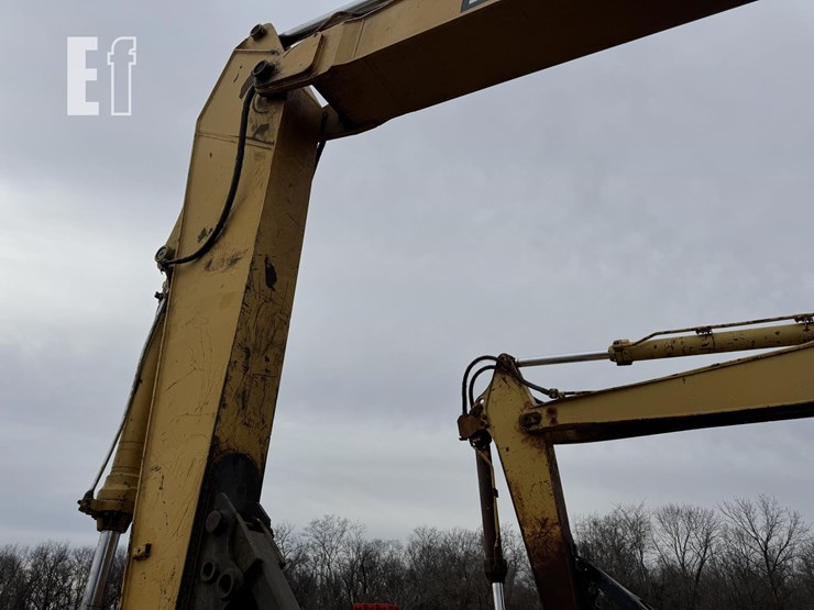 deere-230-lc-image-31