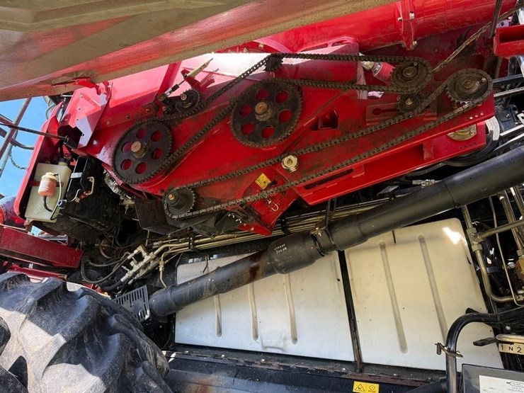 2014-case-ih-8230-image-30