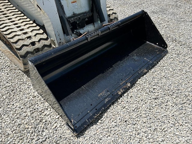 84"-low-pro-skid-steer-bucket-image-3