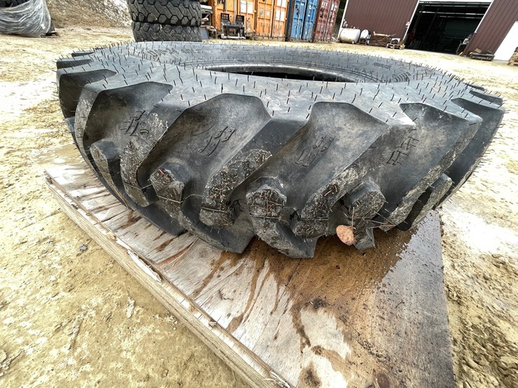 #7543-•-alliance-brand-telehandler-tire-image-16