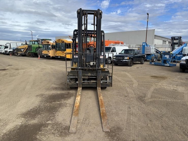 2015-yale-gdp80-forklift-image-6