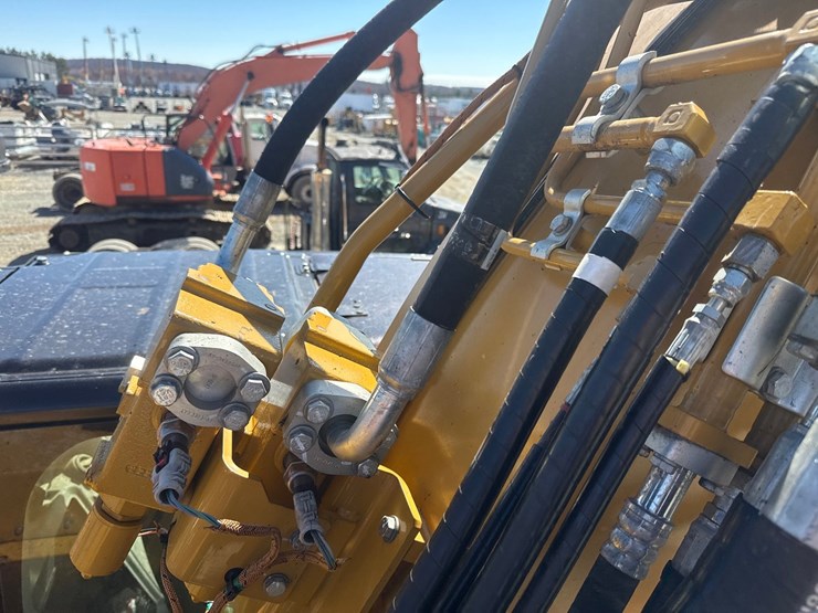 caterpillar-325-image-36