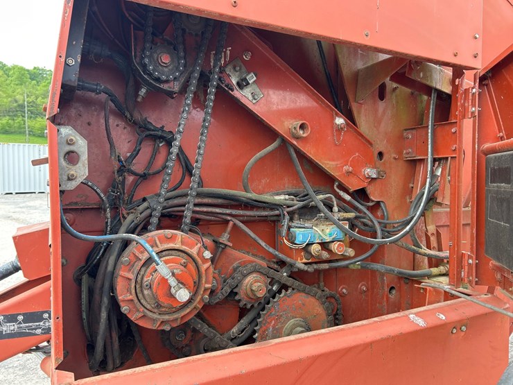 hesston-856a-image-8