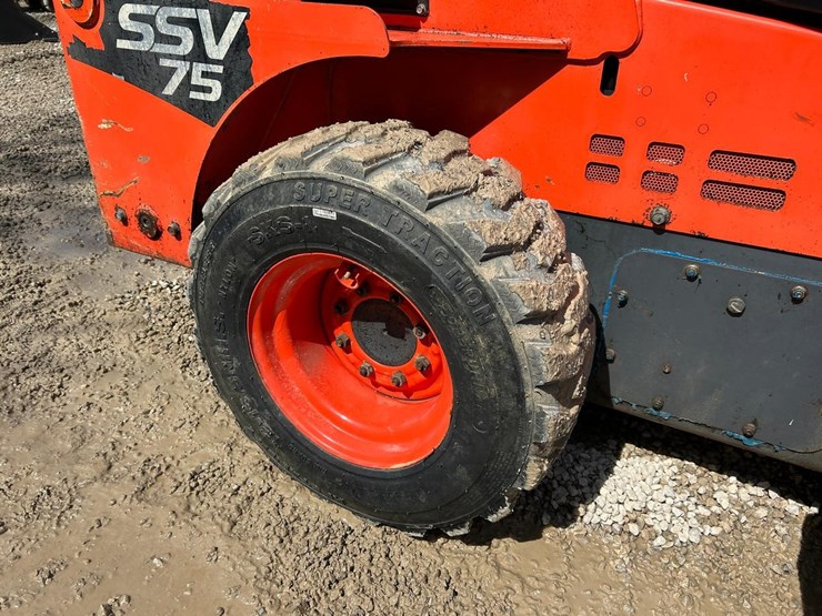 2017-kubota-ssv75-image-13