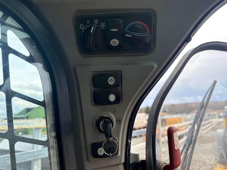 2017-caterpillar-279d-image-36