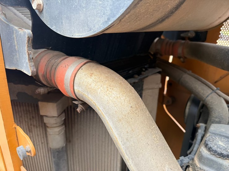 2016-case-1650m-image-27