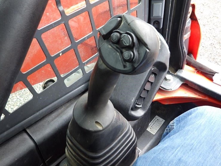 2020-kubota-ssv65-image-23