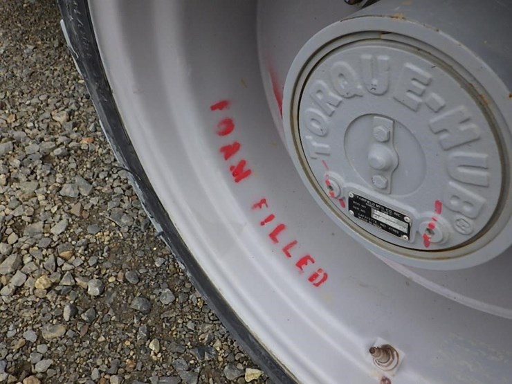 2017-genie-gs-4390-scissor-lift-image-25