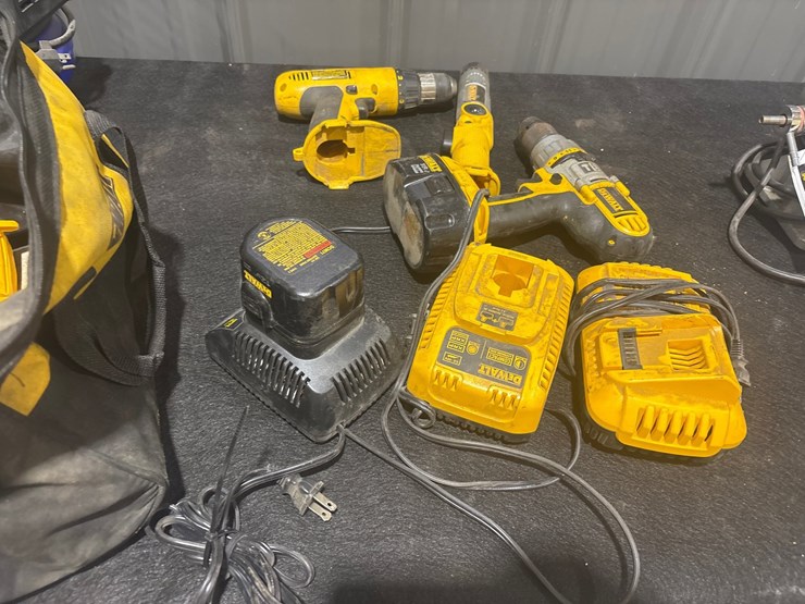 #771-•-bag-of-dewalt-drills-and-impacts-image-4